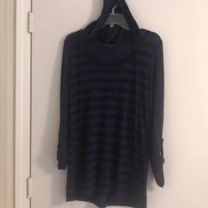 Hooded long sleeve shirt